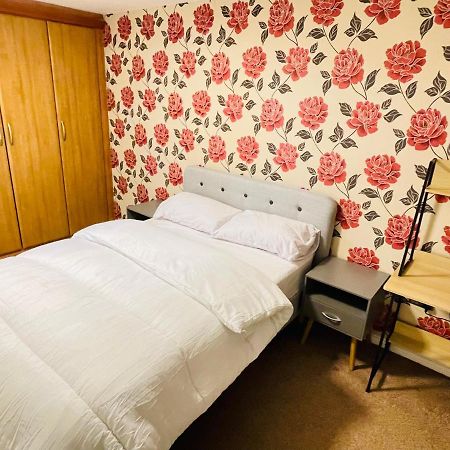 Watan Cottage - Spacious 3 Bedrooms Entire House With Beautiful Outdoor Garden Manchester Luaran gambar
