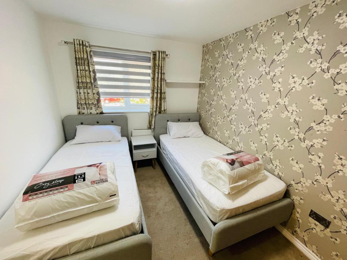 Watan Cottage - Spacious 3 Bedrooms Entire House With Beautiful Outdoor Garden Manchester Luaran gambar